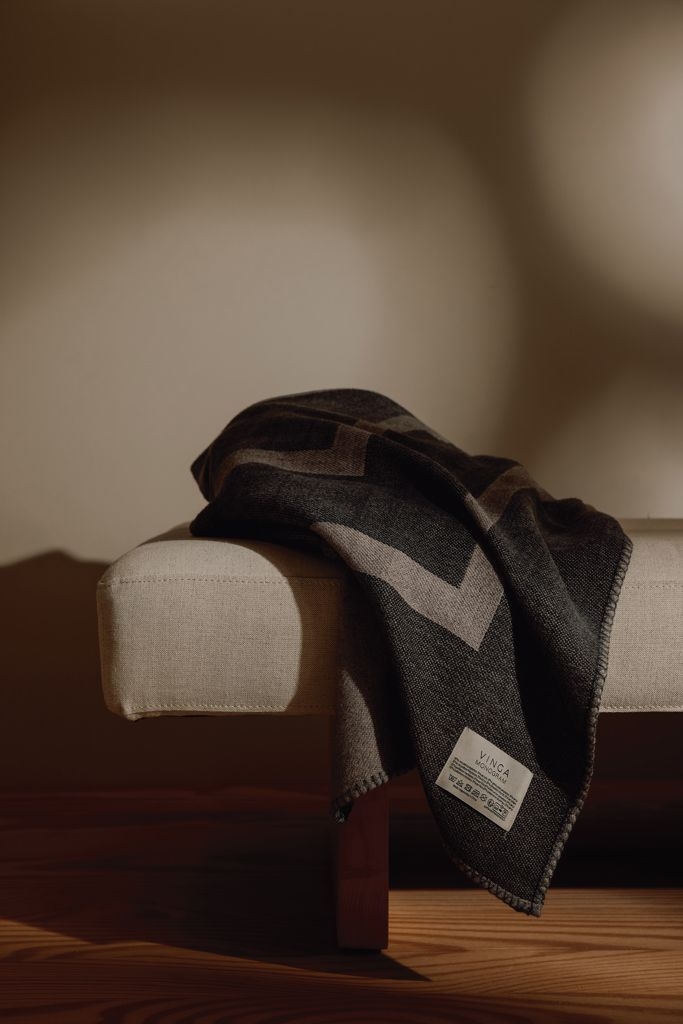 XDV40406-02VINGA Monogram GRS Decke_ grau