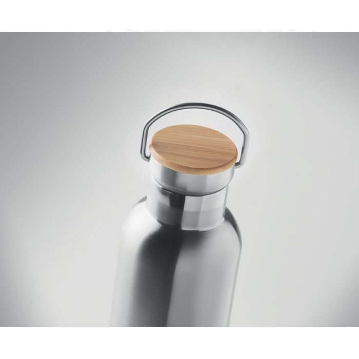 MO6372-16Helsinki Med Isolierflasche 750 ml_ Mattsilber