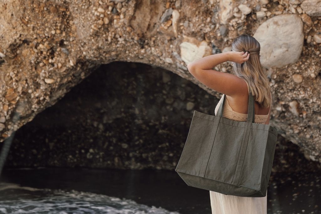 XDV76201-7VINGA Hilo AWARE™ Maxi-Tasche aus recyceltem Canvas_ gruen