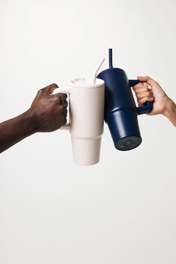 XDP437.30-14Embrace Deluxe Becher aus RCS recyceltem Edelstahl 900ml_ rosa
