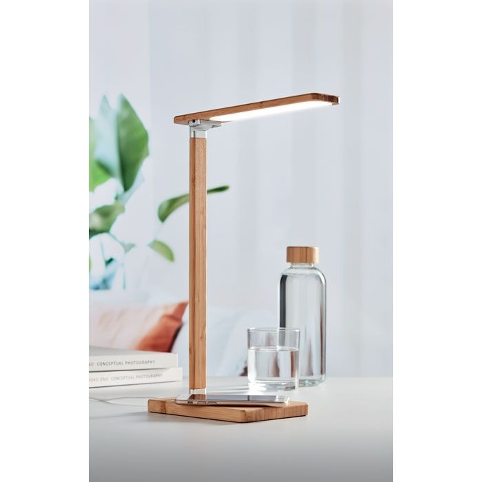MO6346-40Neat Light Tischleuchte und Ladegeraet 10W_ Holz