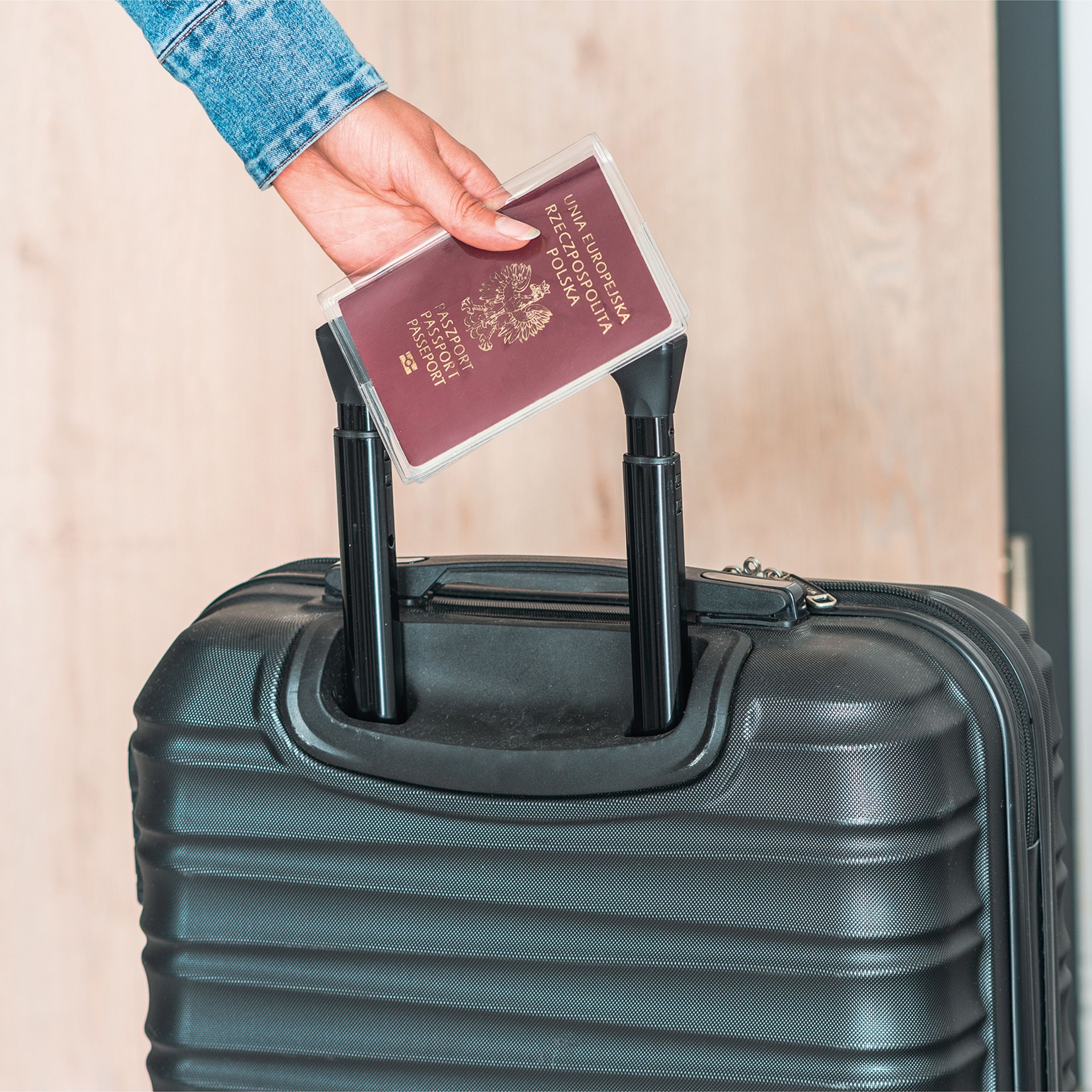 MA92576-66Reisepasshuelle _ transparent