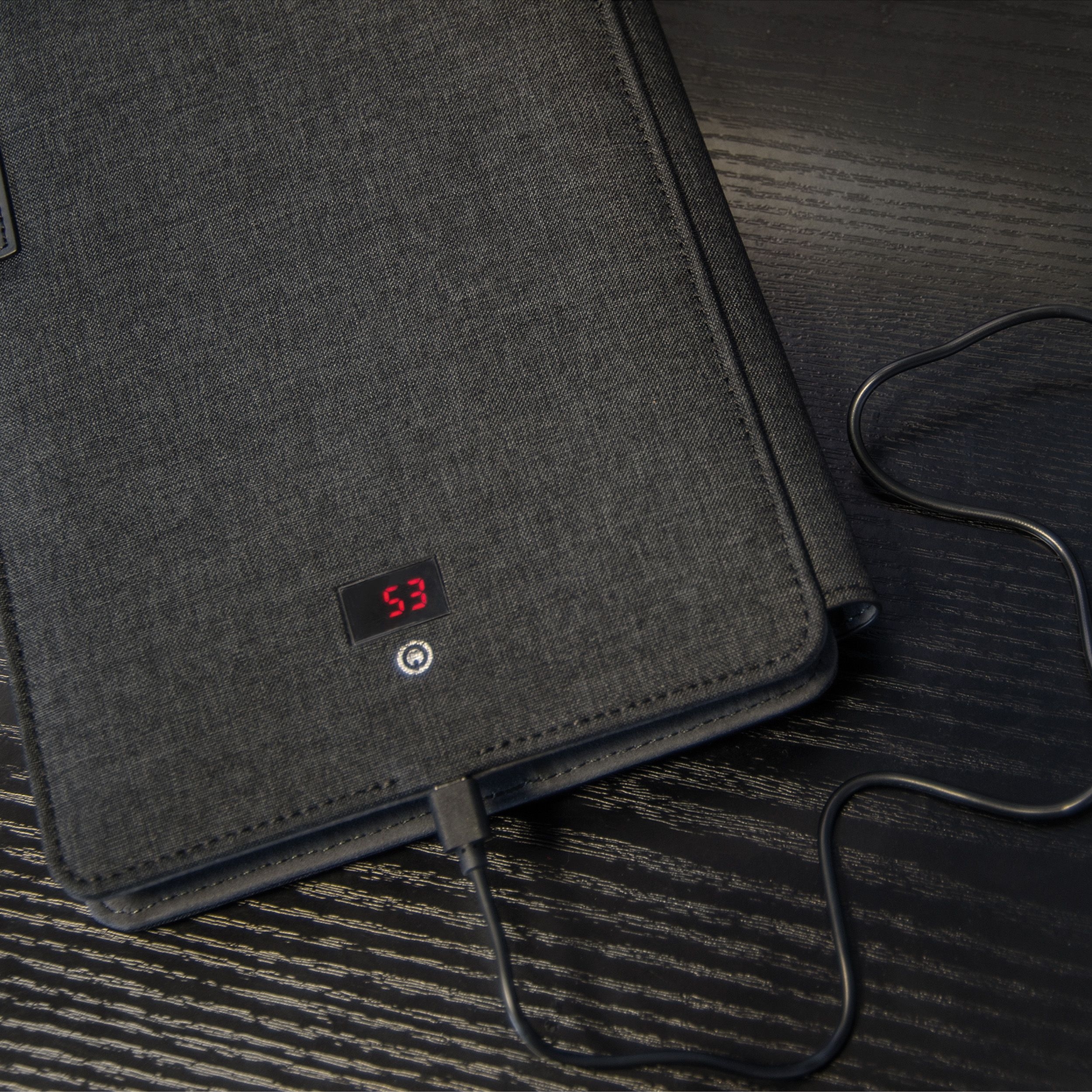MA20486-03A5 Mappe mit integrierter Powerbank 4.000 mAh_ schwarz