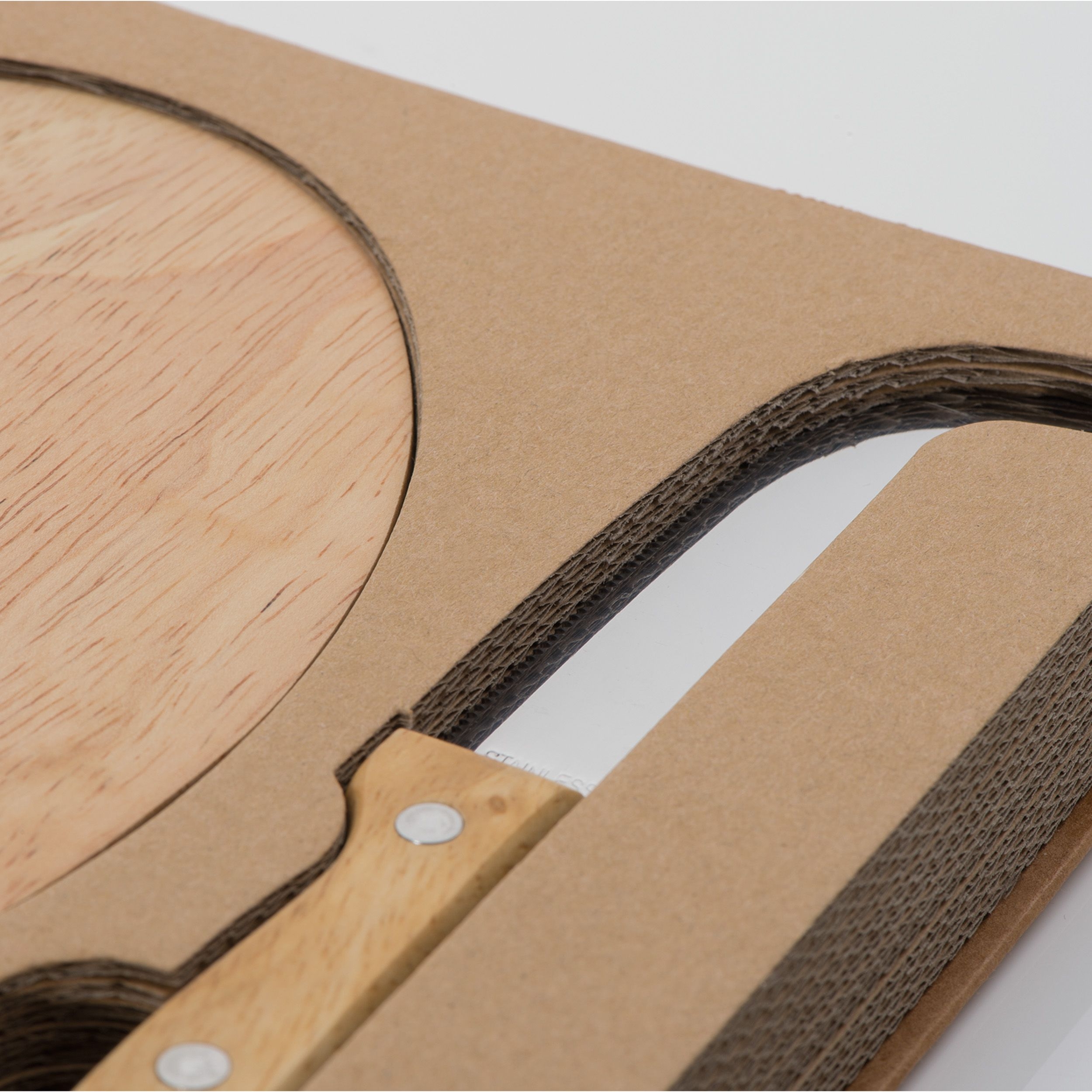 MA80191-13Kaeseset mit Holzbrettchen und Kaesemesser_ beige