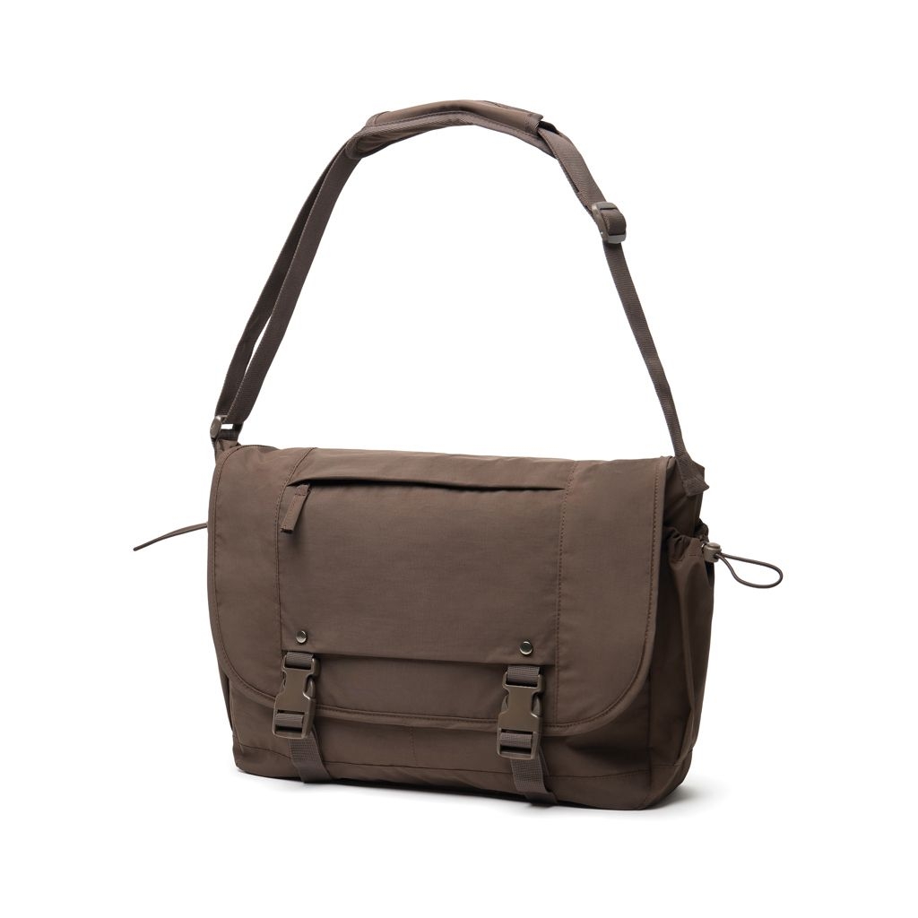 XDP732.14-09KENTO URBAN 15_6_ Messenger aus RCS recyceltem Nylon_ braun