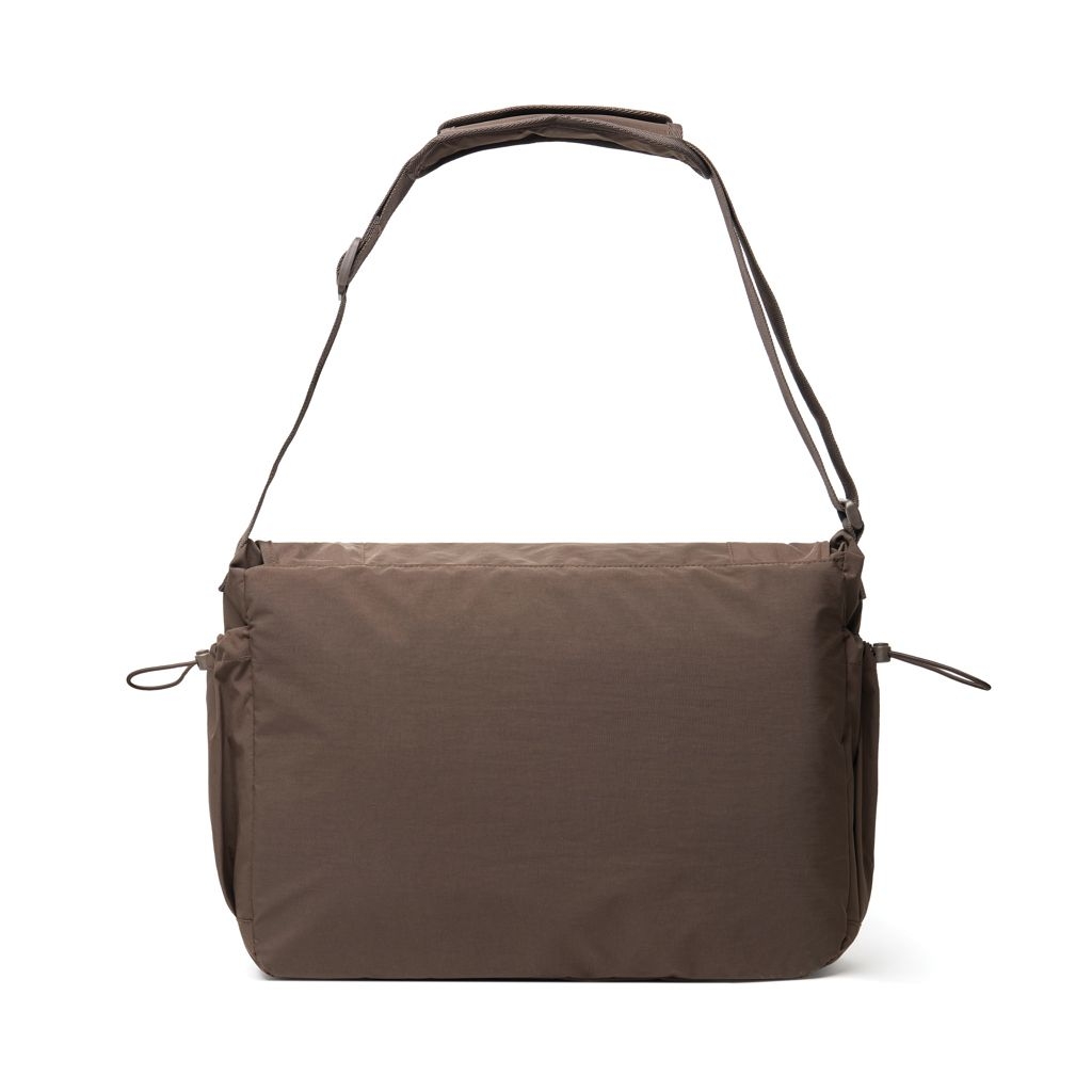 XDP732.14-09KENTO URBAN 15_6_ Messenger aus RCS recyceltem Nylon_ braun