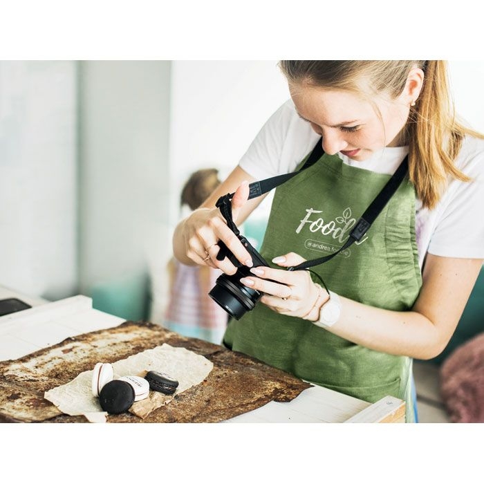 MO6164-09Naima Apron Hanf Kuechenschuerze 200g_m²_ Gruen