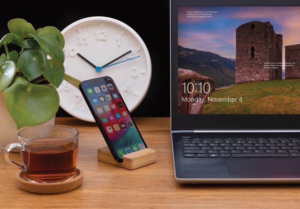 XDP301.35-9Bambus Smartphone-Halter_ braun