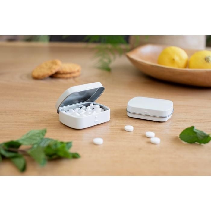 GI5248-02Pfefferminzbonbons Rocco_ weiss