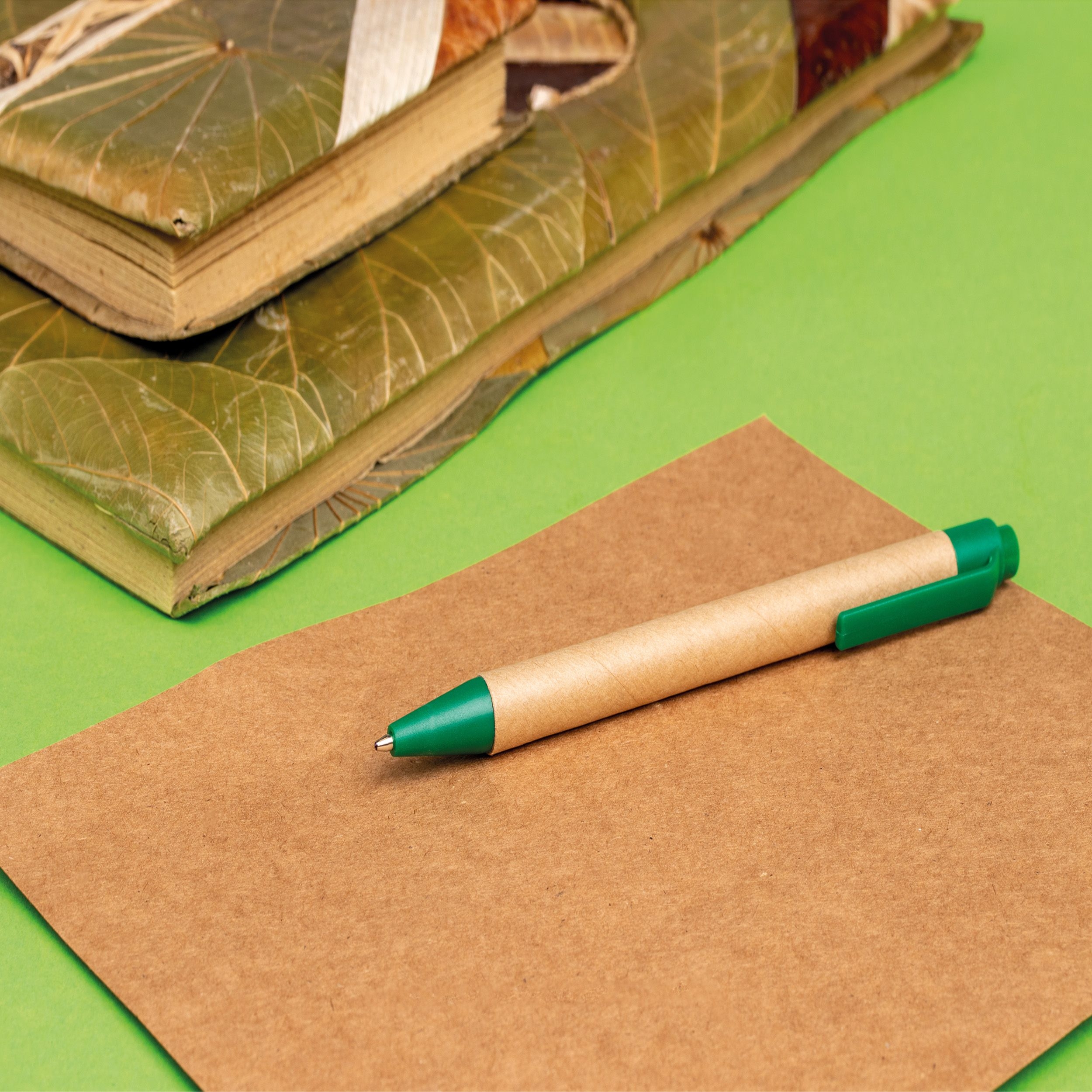 MA10397-09Kugelschreiber aus recyceltem Papier_ gruen