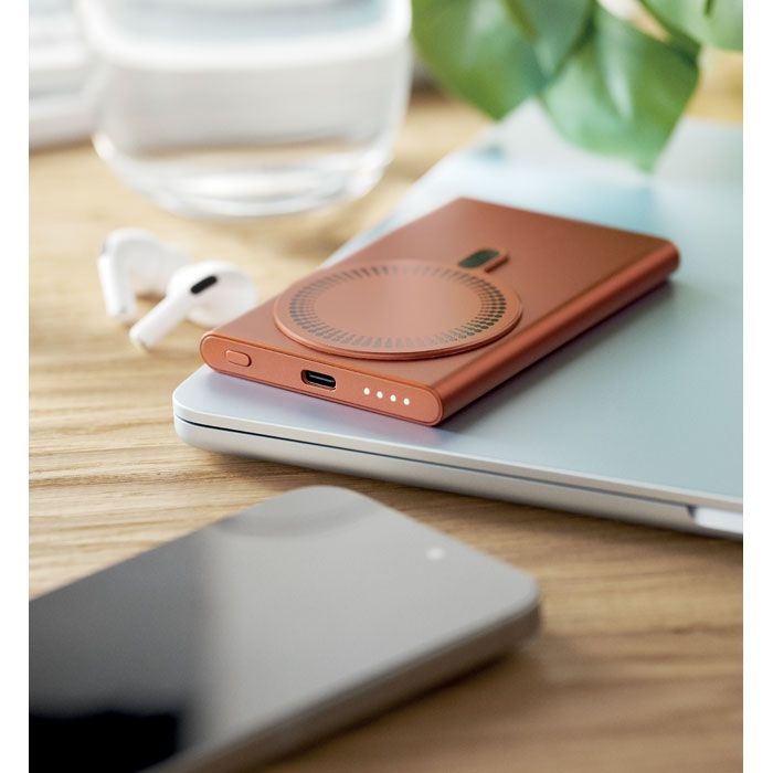 MO2442-10Pawtt Wireless charger power bank_ orange