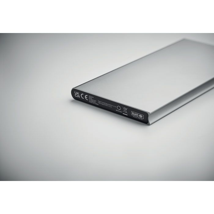 MO2340-16Powerflat8C 8000 mAh Powerbank_ mattsilber