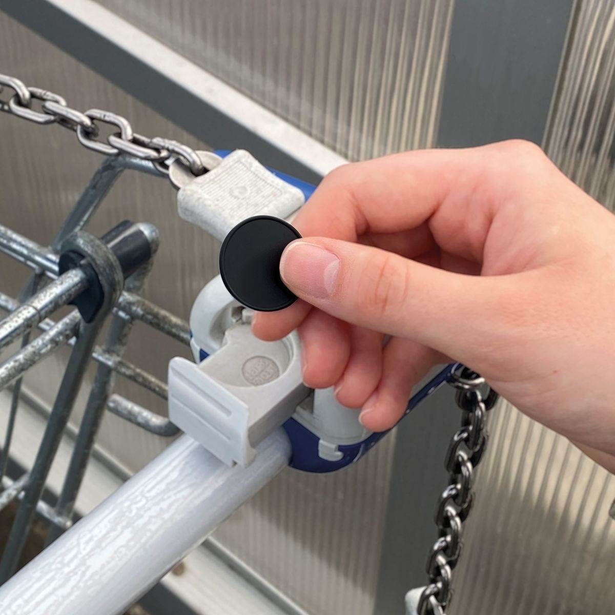 HE7439R-6-0Chiphalter mit 1€-Chip _Alpha_ schwarz_ weiss